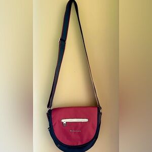Sherpani Milli red & black crossbody with adjustable strap. Great for travel
